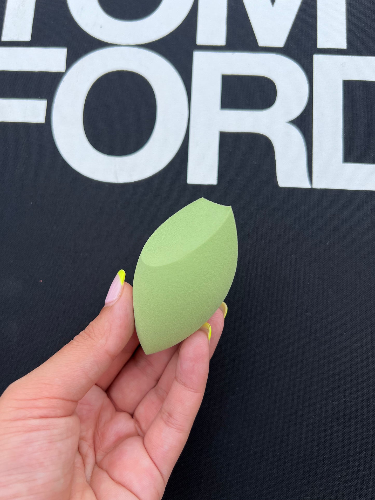 HIGHLIGHT + CONTOUR BEAUTY SPONGE